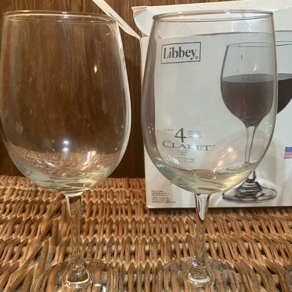 Set of Four Wine/Claret Glasses in Libbey Box - Picture 5 of 9